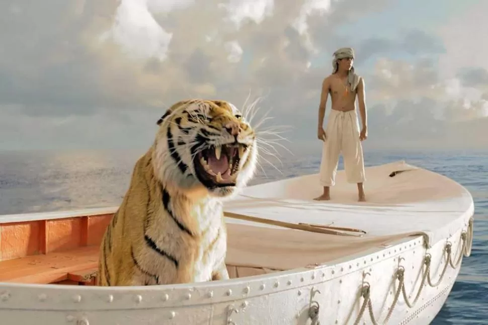SOLOS EN EL MAR. Pi debe sobrevivir a las inclemencias del Océano Pacífico junto con su particular compañero de naufragio: un hambriento tigre. 