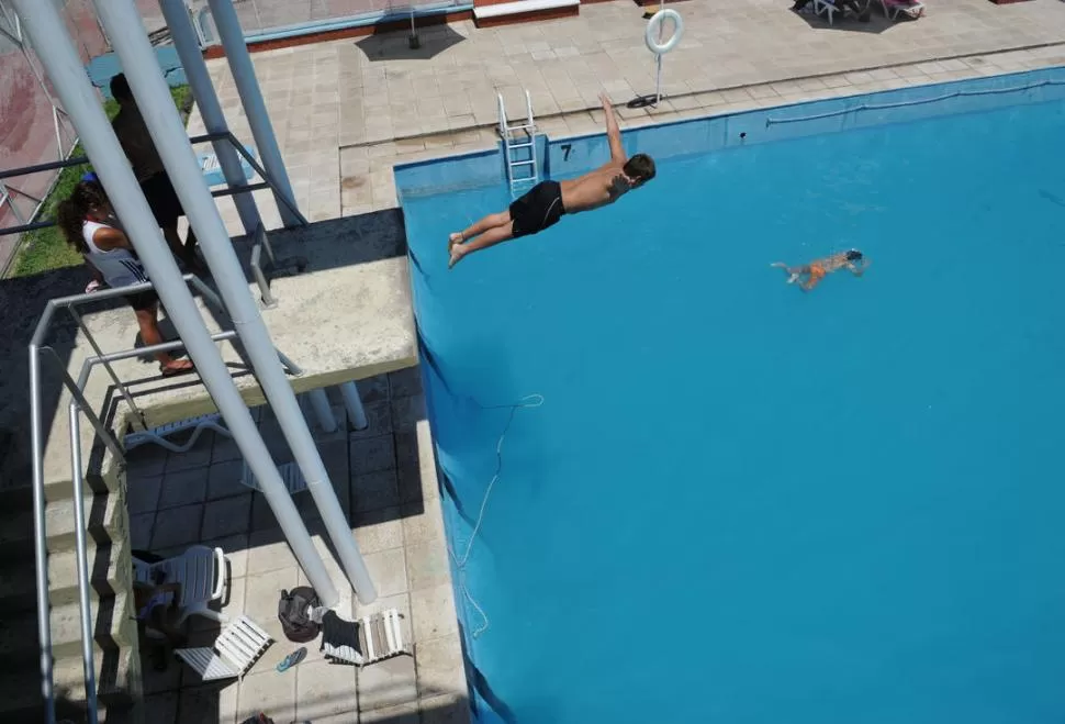 LEDESMA. Tiene una pileta olímpica y varios trampolines de diferentes alturas.  LA GACETA / FOTOS DE FRANCO VERA