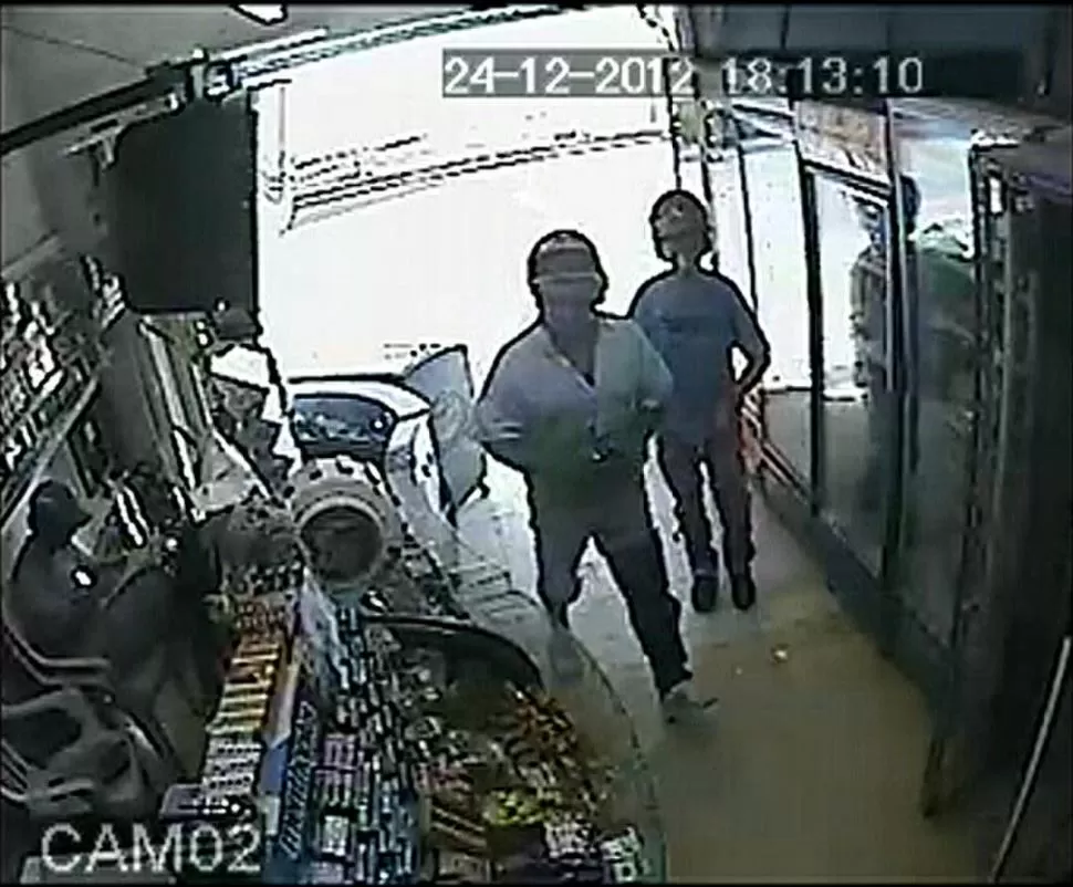 LAS PRUEBAS. Marcelo Carmena descubrió que eran los mismos asaltantes gracias a las cámaras de seguridad. CAPTURA DE VIDEO