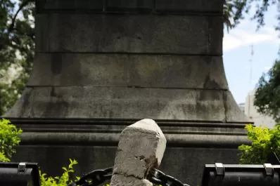 Lo que los tucumanos rompen en las plazas del centro le cuesta $ 40.000 por mes a la ciudad