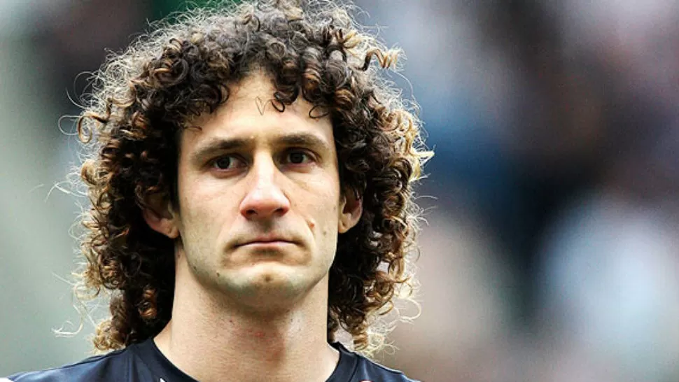 CAMBIO DE AIRE. Coloccini, actual capitán del equipo inglés, llegó en 2008 al Newcastle, entidad que pagó unos 16,6 millones de dólares por su pase. Sin embargo, el argentino pidió volver a su país. 
