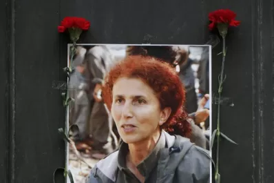 Asesinan a activistas kurdas