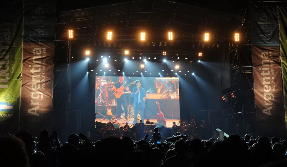 TODOS CON LUCIANO. El público disfrutó de la música del folclorista. LA GACETA/ FOTO DE FRANCO VERA.