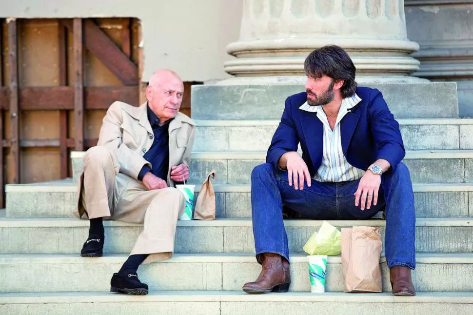 TAMBIÉN ACTÚA. Affleck (derecha) y Alan Arkin, en una escena de Argo. 