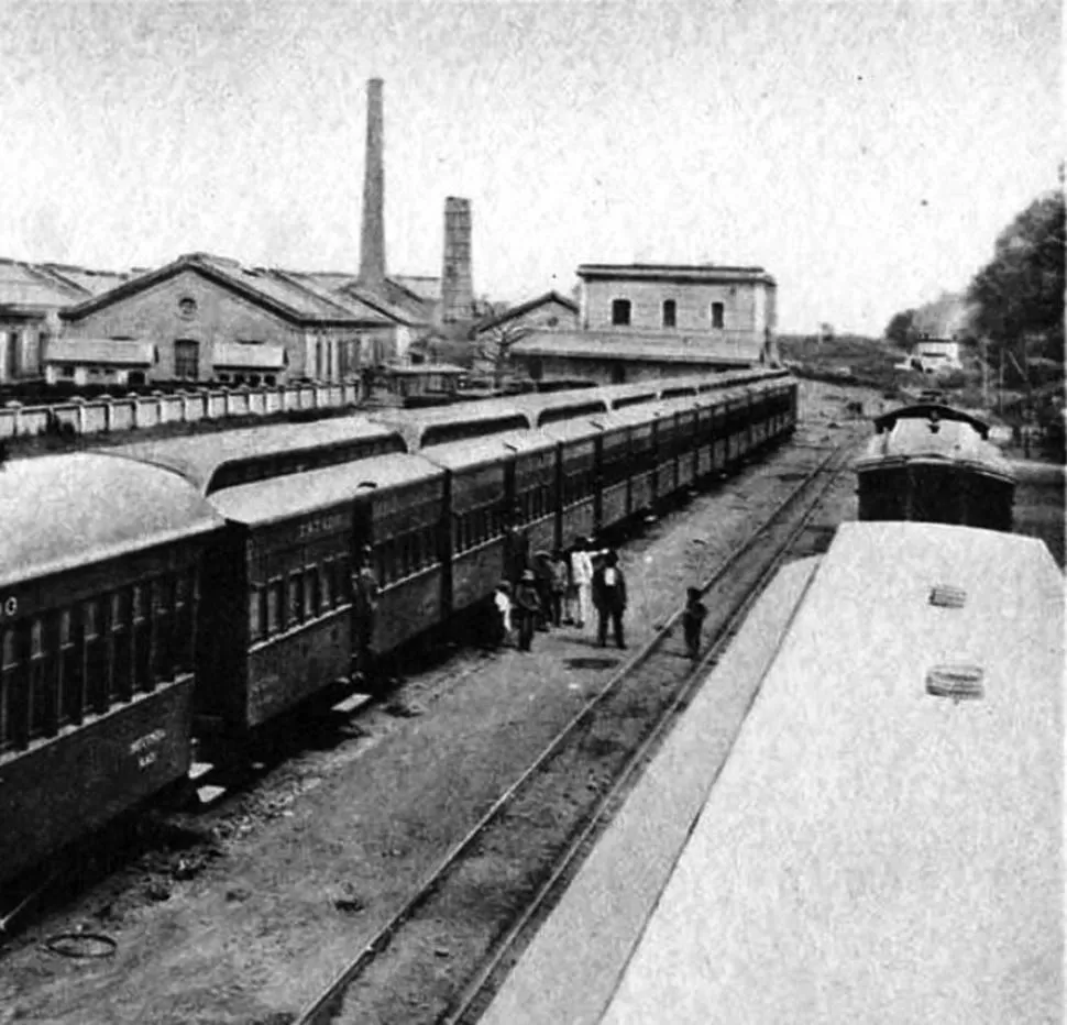 POSTAL ANTIGUA. Hoy, esos trenes ya no están. Tampoco los pasajeros. ARCHIVO DE LOS TALLERES DE TAFI VIEJO