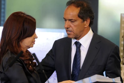 A pesar de las críticas, Scioli no pesificará sus ahorros