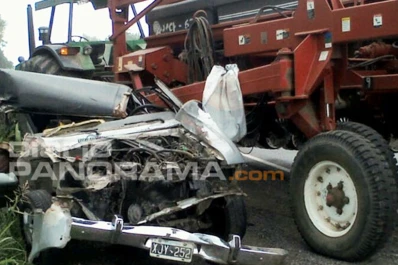 Una sembradora aplastó un auto en Leales: un muerto