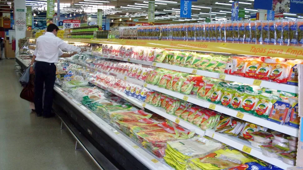 AUMENTOS. Los diputados indicaron que desde 2007 cayó un 70% el valor del billete de $100. ARCHIVO