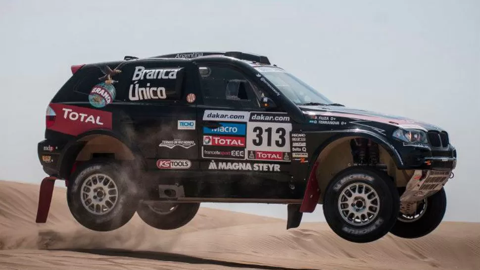 VOLANDO EN EL DAKAR. El mendocino Orlando Terranova fue hoy tercero en la etapa y se mantiene quinto en la general, como el argentino mejor claswificado entre los autos. 