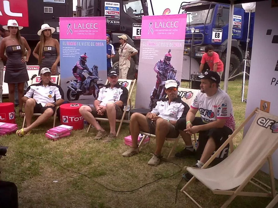 JUNTOS. Alan -segundo desde la izquierda-, Busin y Lazard unidos por una causa. 