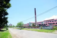 Faltan lomos de burro en la calle lindera a la mole