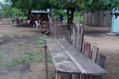 Movió la pileta de lavar la ropa y encontró dos bombas en su casa