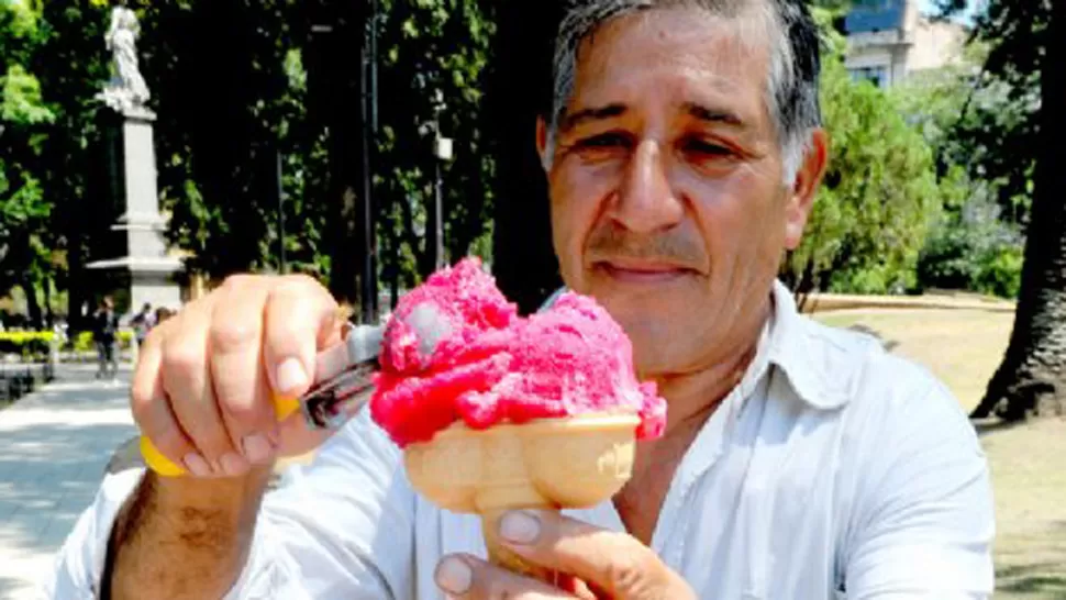 PARA LUCHARLE AL CALOR. La achilata es uno de los clásicos de los tucumanos. LA GACETA/ FOTO DE FRANCO VERA.