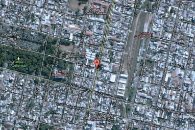 Una mujer cayó al vacío desde un octavo piso y se salvó