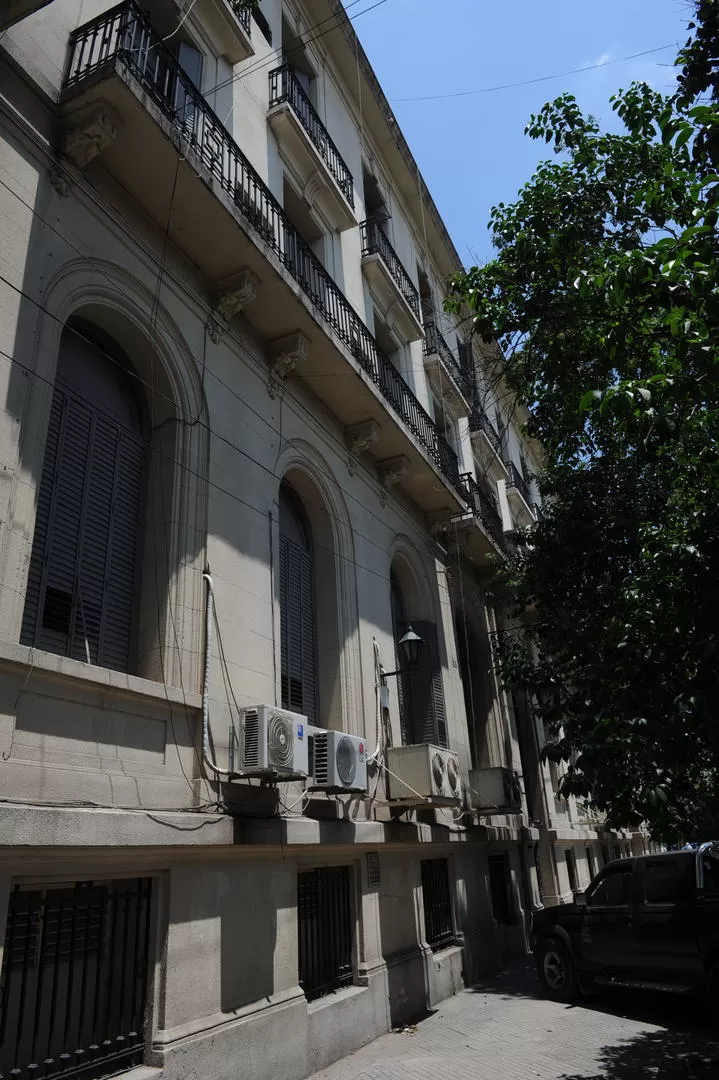 PATRIMONIO. El edificio integra el conjunto histórico que incluye a la ex Legislatura y al teatro San Martín.  LA GACETA / FOTOS DE FRANCO VERA