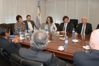 Limitarán a un 10%  los incrementos en los cargos y comisiones que cobran los bancos