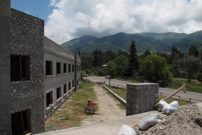 El municipio insiste con que se derribe el hotel