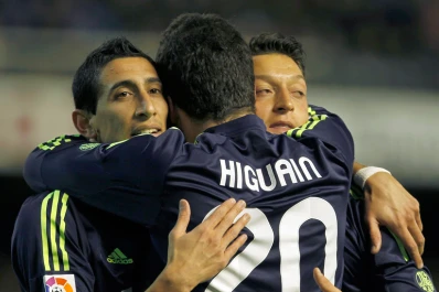 Higuaín y Di María revivieron al Madrid