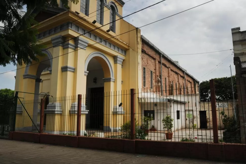 EN ALEM Y PERÚ. Todos los sábados, los scouts se reúnen en la parroquia.  LA GACETA / FOTO DE MARIA SILVIA GRANARA