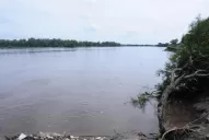 Los une la sangre, la pasión y el trabajo,  pero los divide el ancho cauce del río Salí