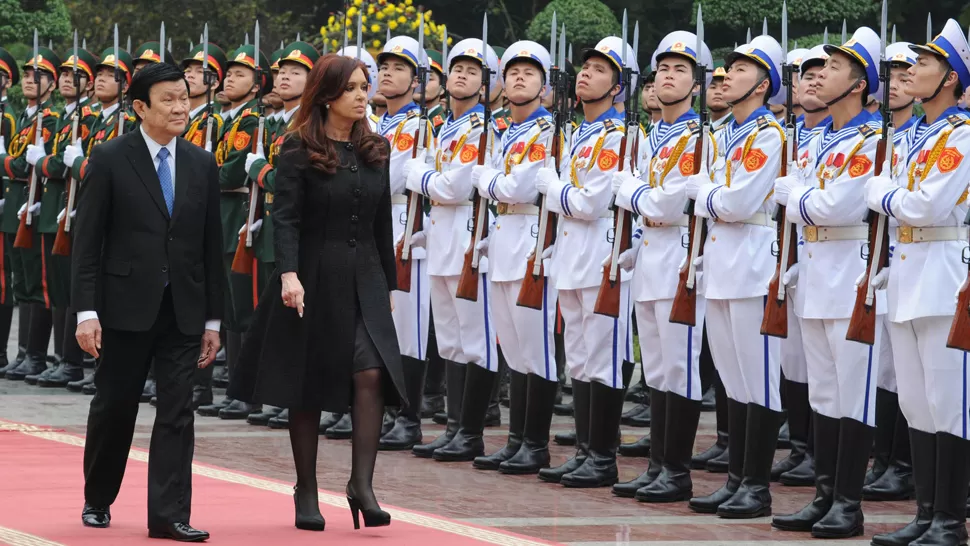 ULTIMA PARADA. La mandataria se reunió con su par Truon Tan Sang, en el palacio presidencial de Hanoi. DYN