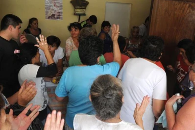 Vecinos de Cebil Redondo protestaron en la sede comunal por la falta de agua