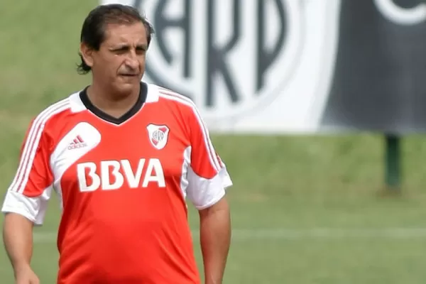 Para Ramón Díaz, el chileno Valdivia es la alternativa de Fabbro