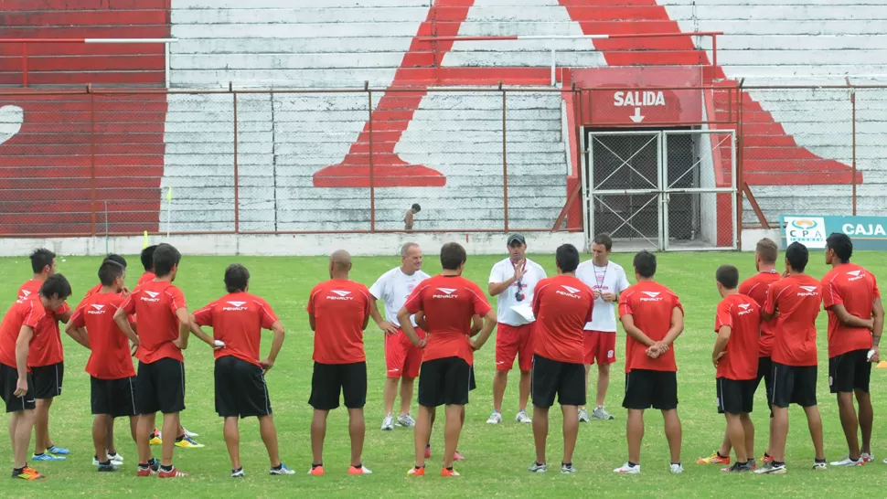 COMPLETOS. Salvo Balvorín, suspendido, el entrenador cuenta con todos los jugadores disponibles para el debut. LA GACETA / MARIA GRANARA