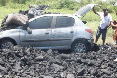 Tucumanos que volvían de vacaciones fueron chocados por el acoplado de un camión