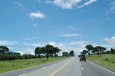 Dos tucumanos mueren en Salta, tras chocar de frente contra un camión