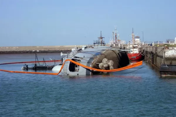 Ingleses temen otra guerra por Malvinas, pero en el país se hunden buques y ofrecen su buen vino