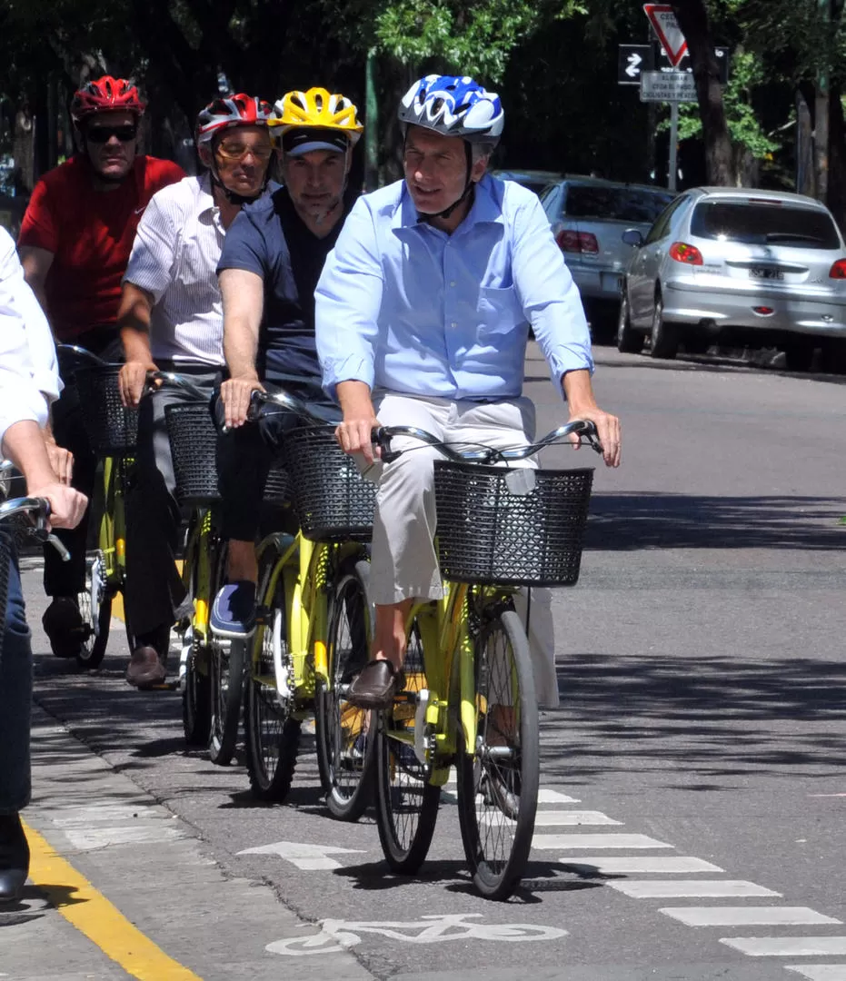 PEDALEANDO HACIA 2015. Los K eligieron a Macri para enfrentarlo. TELAM