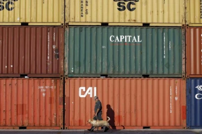 El Gobierno flexibiliza los controles a las importaciones