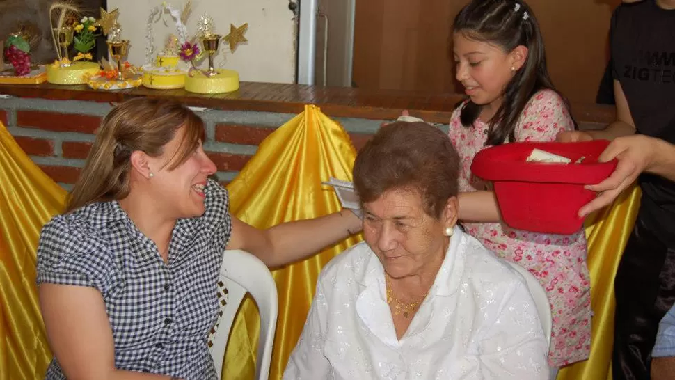 Una bisabuela a la que le sobra amor