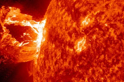 Una erupción solar se dirige a la Tierra a 600 kilómetros por segundo