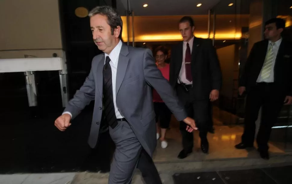 EN OTRA DIRECCIÓN. Cobos camina ahora muy lejos del kirchnerismo. DYN