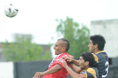 Amalia y Lastenia empataron en El Bosque