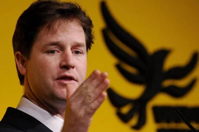 Los liberales cuestionan iniciativas de Cameron