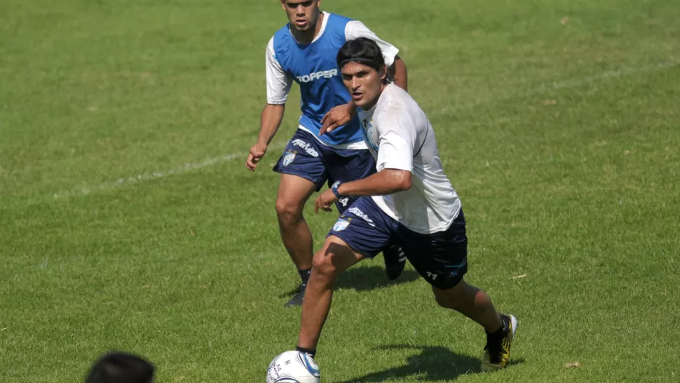 CON TODO. Montiglio y sus compañeros afrontaron un entrenamiento exigente, que incluyó trabajos físicos, de velocidad y con pelota. LA GACETA / FOTO DE JOSE NUNO