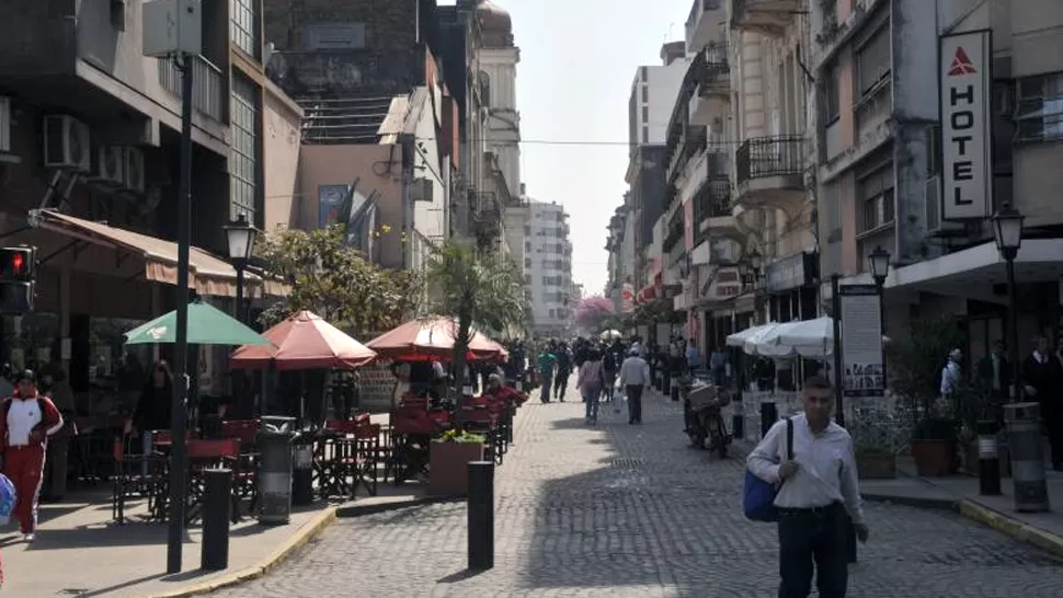 CAMBIO BRUSCO. Tras la ruidosa tormenta, el cielo de la capital mostró una leve resolana. ARCHIVO LA GACETA