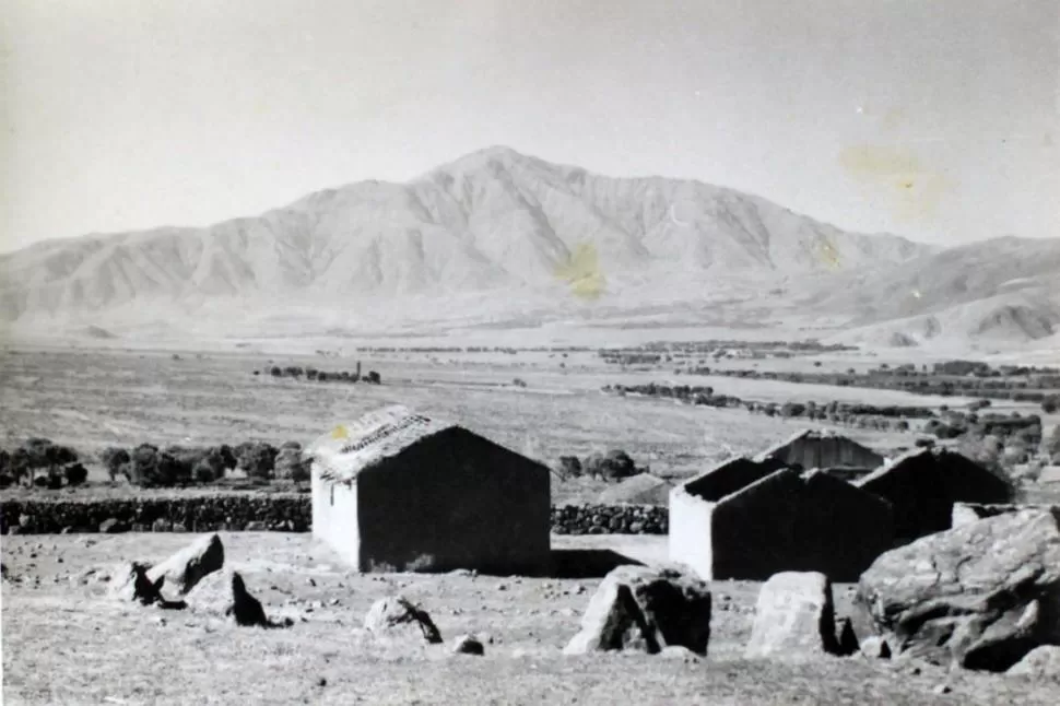 PAISAJE PRETÉRITO. Aspecto del Valle a mediados del siglo pasado. La inmensidad sólo es interrumpidas por casitas de adobe.