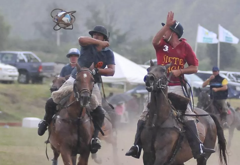   CITA DE PATO EN EL CHURQUI
XII Torneo de Pato de Verano Tafí del Valle 2013 LA GACETA / ARCHIVO  