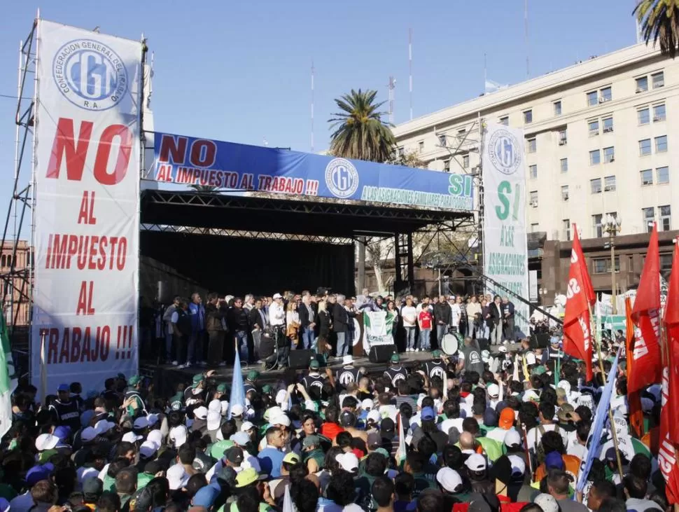 REIVINDICACIÓN. Las centrales obreras opositoras al Gobierno amenazan con volver a protestar en la calle. DYN