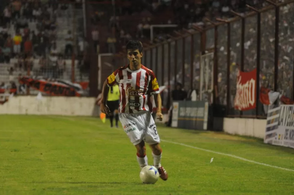 BUENA OPCIÓN. Malbernat fue de los que probó al arco. Y en una embocó. 