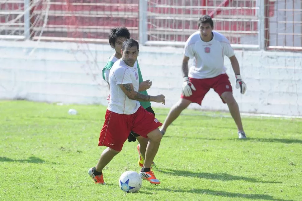 MARCA DIFERENCIA. Gustavo Ibáñez tuvo un destacado desempeño en los dos primeros partidos de 2013. LA GACETA / FOTO DE ANALíA JARAMILLO (ARCHIVO)