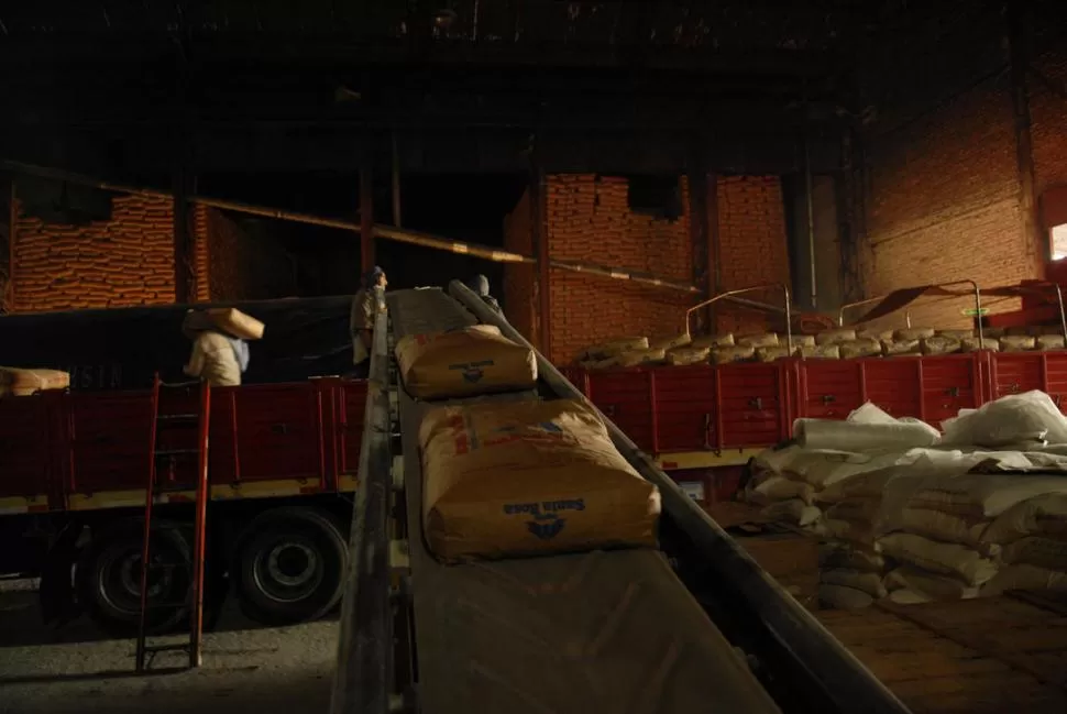 META. Se busca que el precio de la bolsa de azúcar supere los $ 200. LA GACETA / FOTO DE OSVALDO RIPOLL (ARCHIVO)