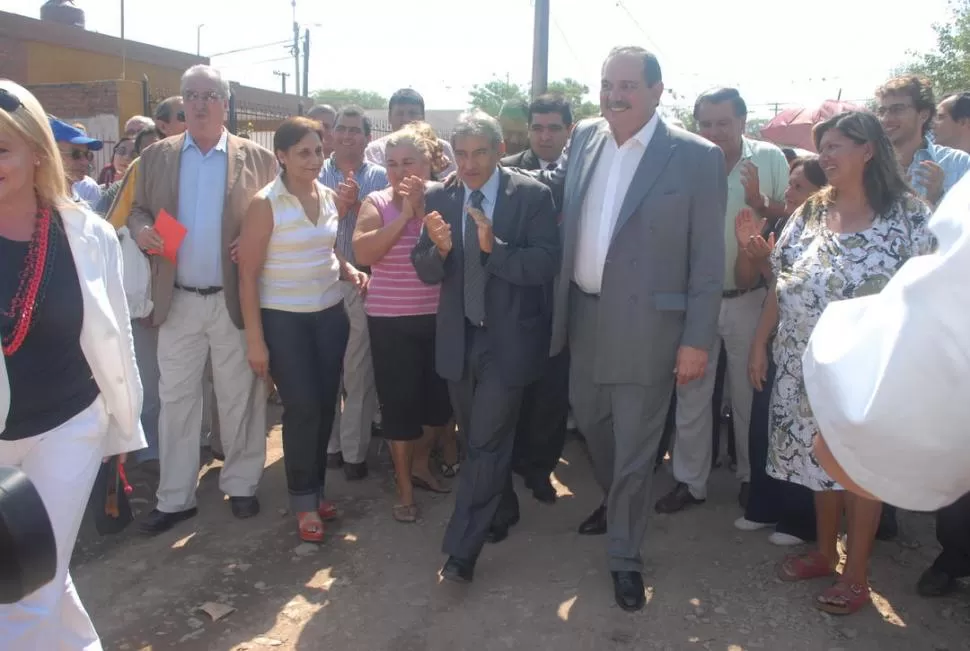 EN BANDA DEL RÍO SALÍ. El gobernador adelantó su rechazo a la renuncia del juez Herrera Molina por la mañana. PRENSA Y DIFUSIóN