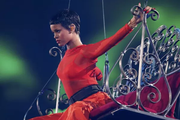 Rihanna, Sting y Mars cantarán juntos el domingo