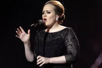 La cantante Adele comenzó una terapia de hipnosis para superar el pánico escénico