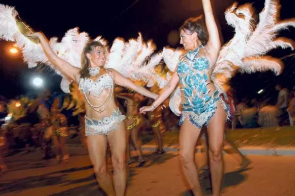 ¡Splash!: El carnaval salpica y refresca el verano